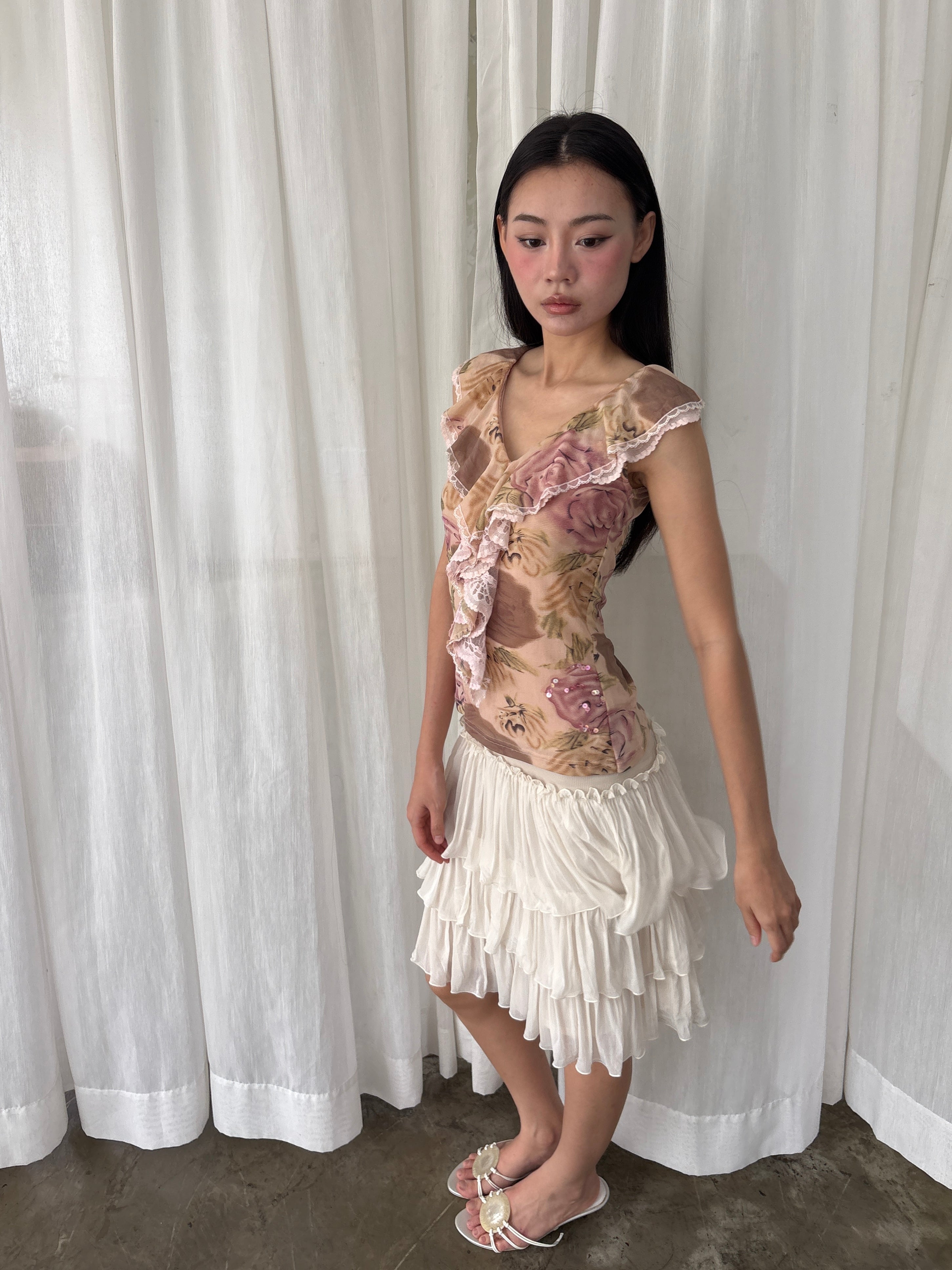 Rose print lace ruffle top