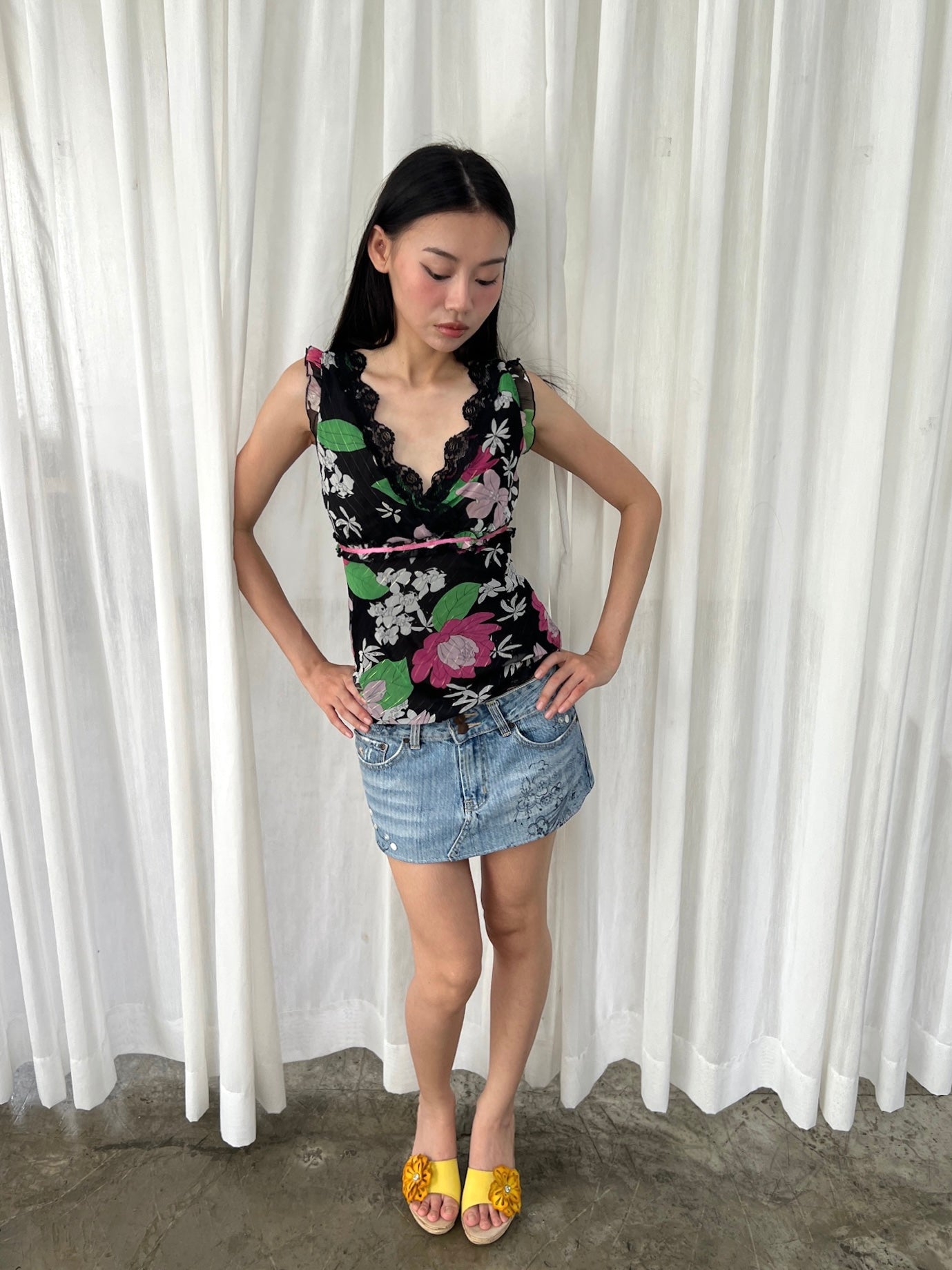Lace trim floral tank