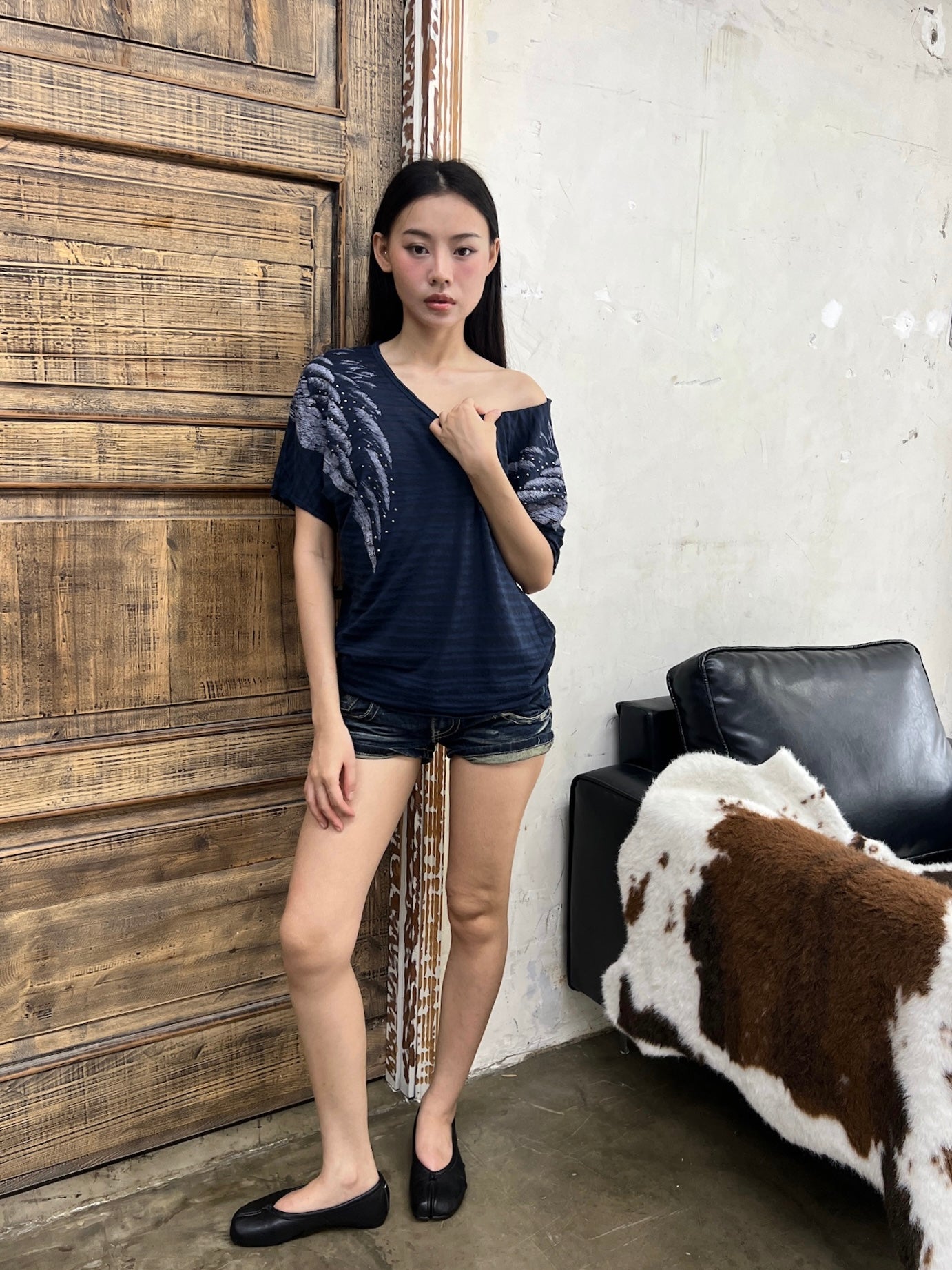 Navy batwing tee