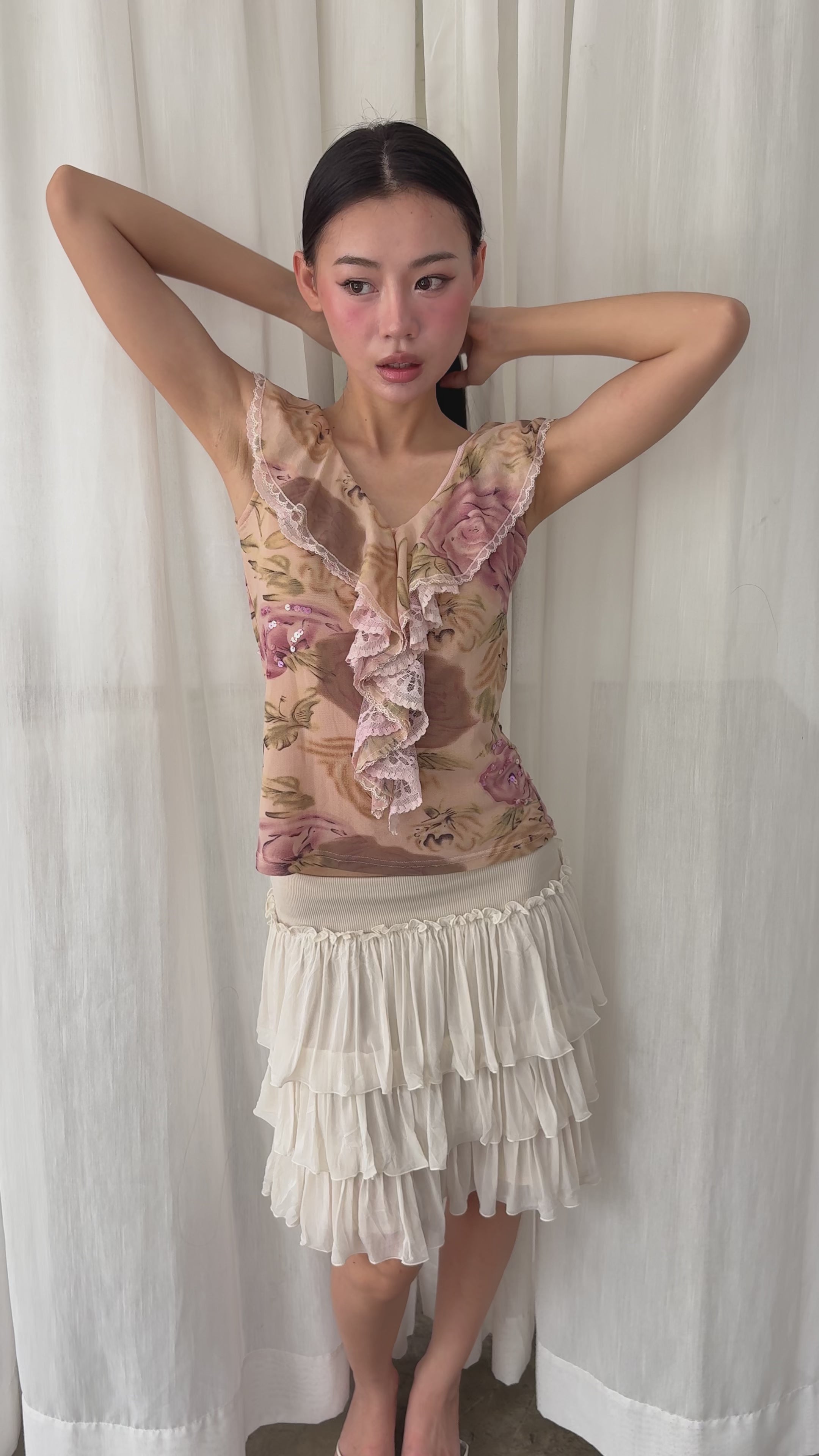 Rose print lace ruffle top